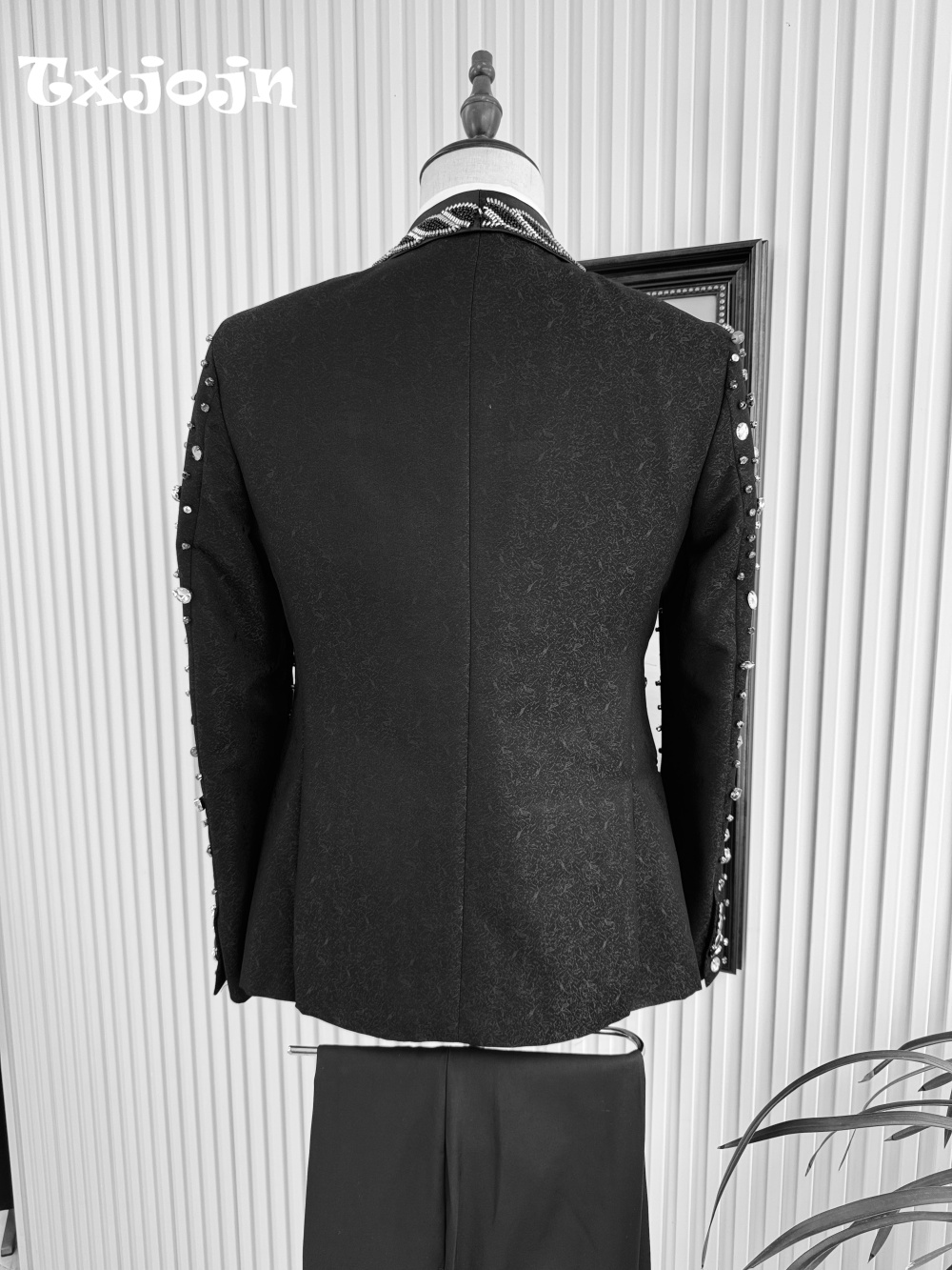 Elegant Crystal Business Suit  - Men'S Grooming Trends ulasan dan harga